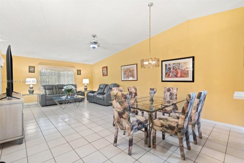 House in Boca Raton, Florida 2 bedrooms, 121.7 sq.m. № 1318812 - photo 6