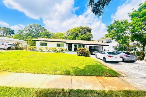 House in Fort Lauderdale, Florida 6 bedrooms, 209.49 sq.m. № 1216131 - photo 10