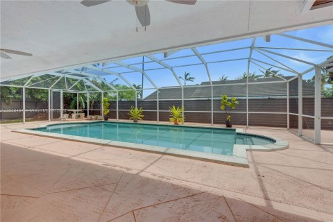 Villa ou maison à vendre à Miami, Floride: 4 chambres, 253.9 m2 № 1360654 - photo 4