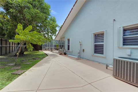 Villa ou maison à vendre à Miami, Floride: 4 chambres, 253.9 m2 № 1360654 - photo 6