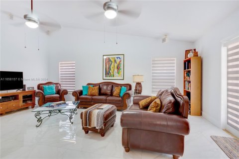 Casa en venta en Miami, Florida, 4 dormitorios, 253.9 m2 № 1360654 - foto 20