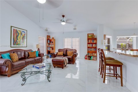 Casa en venta en Miami, Florida, 4 dormitorios, 253.9 m2 № 1360654 - foto 23