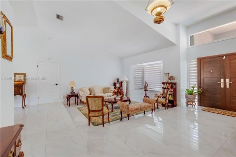 Villa ou maison à vendre à Miami, Floride: 4 chambres, 253.9 m2 № 1360654 - photo 13