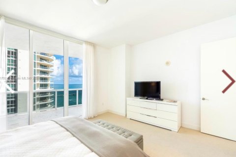 Condo in Sunny Isles Beach, Florida, 2 bedrooms  № 1319236 - photo 14