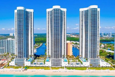 Condo in Sunny Isles Beach, Florida, 2 bedrooms  № 1319236 - photo 1