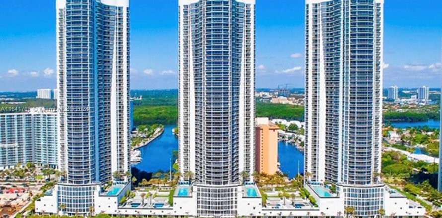 Condo in Sunny Isles Beach, Florida, 2 bedrooms  № 1319236