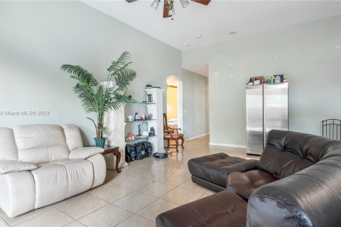 Villa ou maison à vendre à Pembroke Pines, Floride: 4 chambres, 228.63 m2 № 1117228 - photo 12