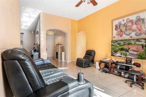 Villa ou maison à vendre à Pembroke Pines, Floride: 4 chambres, 228.63 m2 № 1117228 - photo 26