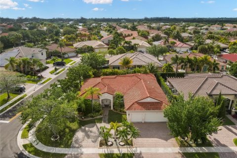 House in Pembroke Pines, Florida 4 bedrooms, 228.63 sq.m. № 1117228 - photo 3