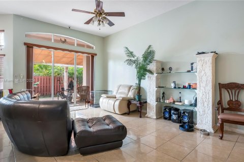 House in Pembroke Pines, Florida 4 bedrooms, 228.63 sq.m. № 1117228 - photo 14