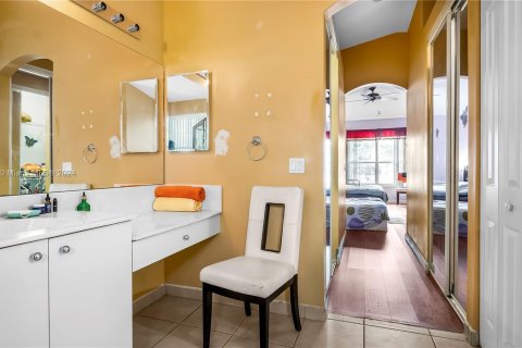 Villa ou maison à vendre à Pembroke Pines, Floride: 4 chambres, 228.63 m2 № 1117228 - photo 28