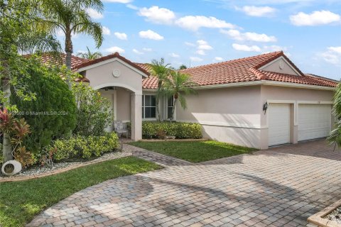 Villa ou maison à vendre à Pembroke Pines, Floride: 4 chambres, 228.63 m2 № 1117228 - photo 4