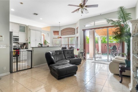 Villa ou maison à vendre à Pembroke Pines, Floride: 4 chambres, 228.63 m2 № 1117228 - photo 10