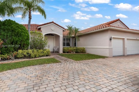 House in Pembroke Pines, Florida 4 bedrooms, 228.63 sq.m. № 1117228 - photo 6