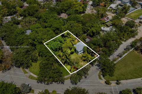 Casa en venta en Miami, Florida, 4 dormitorios, 166.57 m2 № 1325844 - foto 1