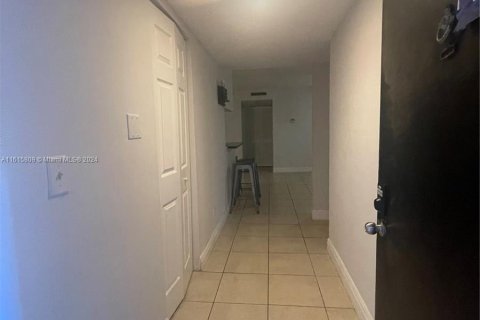 Condominio en venta en Pembroke Pines, Florida, 2 dormitorios, 95.97 m2 № 1237746 - foto 3