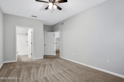 Condo in Jacksonville, Florida, 2 bedrooms  № 827009 - photo 15