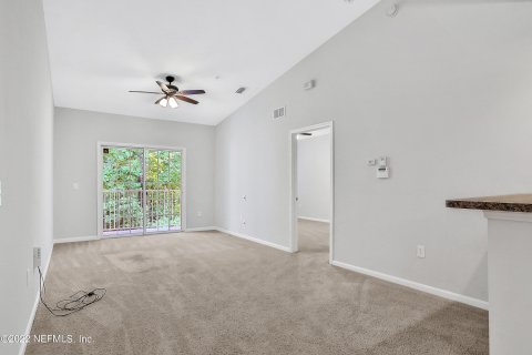 Condo in Jacksonville, Florida, 2 bedrooms  № 827009 - photo 12