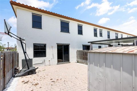 Adosado en venta en Hialeah, Florida, 4 dormitorios, 178.47 m2 № 1183374 - foto 22