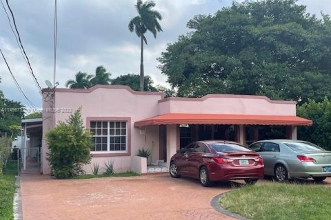 Casa en venta en Miami, Florida, 4 dormitorios, 223.89 m2 № 886021 - foto 1