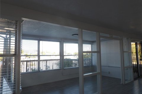 Propiedad comercial en venta en Madeira Beach, Florida, 3 dormitorios, 190.64 m2 № 1342611 - foto 11