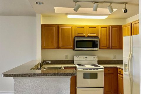 Condo in Orlando, Florida, 2 bedrooms  № 1358248 - photo 12