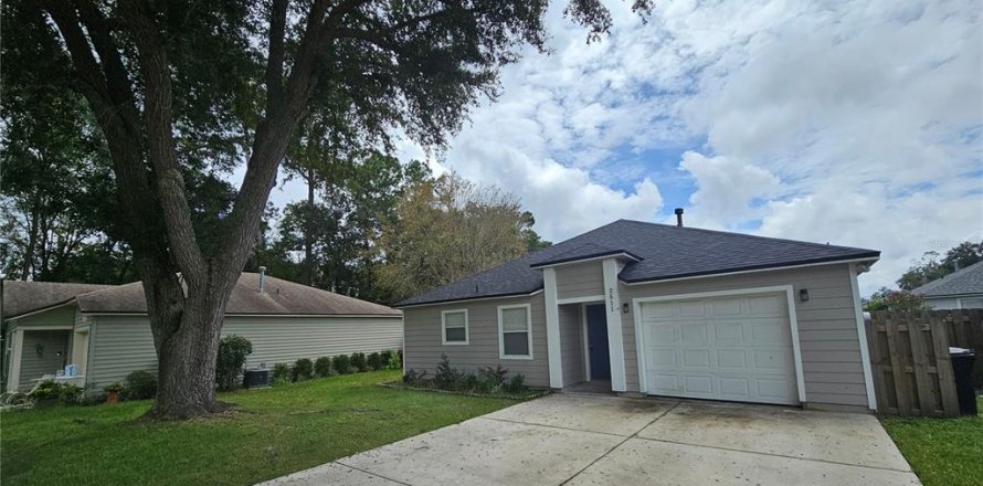 House in Gainesville, Florida 3 bedrooms, 144.93 sq.m. № 1357769