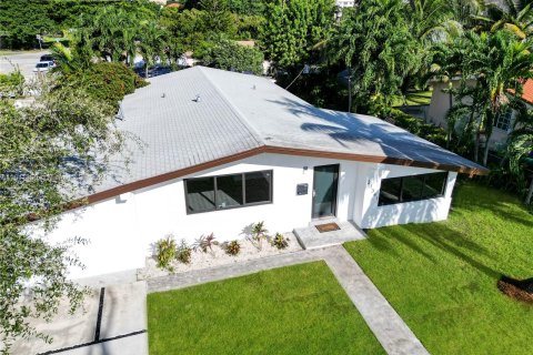 House in Miami, Florida 4 bedrooms № 1319048 - photo 17