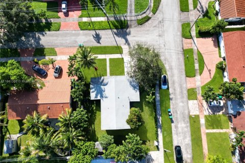 Villa ou maison à vendre à Miami, Floride: 4 chambres № 1319048 - photo 20