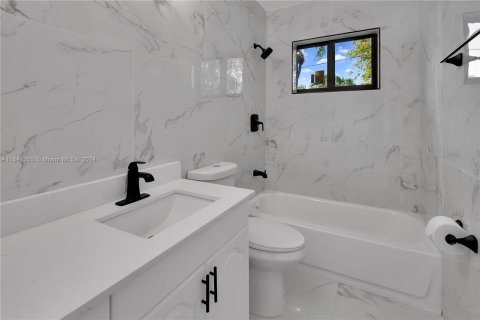 Casa en venta en Miami, Florida, 4 dormitorios № 1319048 - foto 7