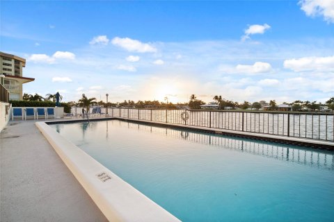 Condominio en venta en Pompano Beach, Florida, 2 dormitorios, 111.48 m2 № 913460 - foto 4