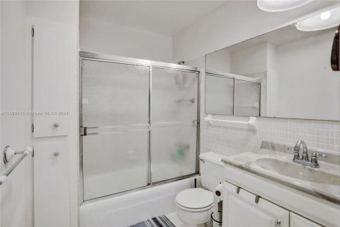 Condo in Fort Lauderdale, Florida, 1 bedroom  № 1209323 - photo 10