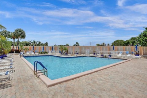 Condo in Fort Lauderdale, Florida, 1 bedroom  № 1209323 - photo 16