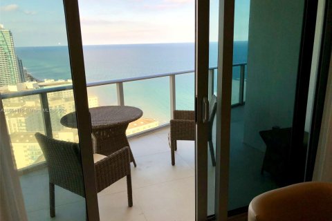 Condominio en venta en Hollywood, Florida, 1 dormitorio, 78.97 m2 № 1375964 - foto 11