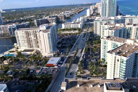 Condo in Hollywood, Florida, 1 bedroom  № 1375964 - photo 4