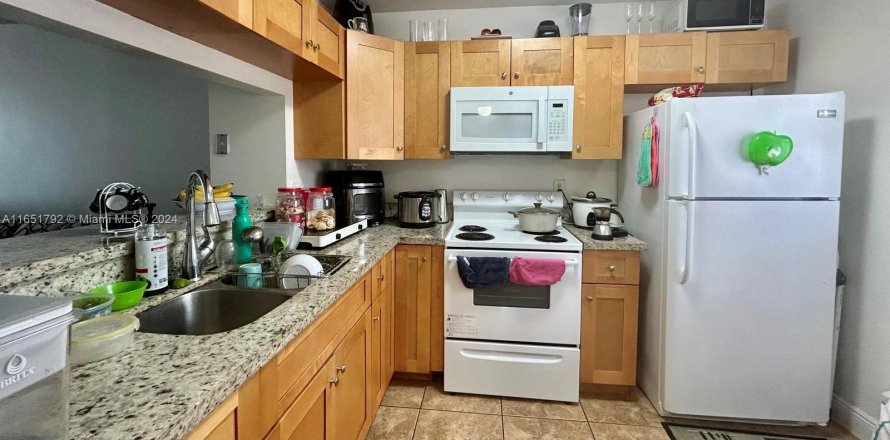 Condo in Miami, Florida, 2 bedrooms  № 1347737