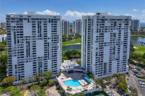 Condominio en alquiler en Aventura, Florida, 2 dormitorios, 107.58 m2 № 1347736 - foto 1