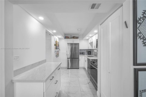 Condo in Aventura, Florida, 2 bedrooms  № 1347736 - photo 5