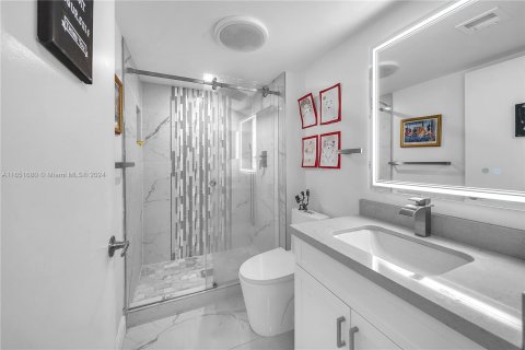 Condo in Aventura, Florida, 2 bedrooms  № 1347736 - photo 18