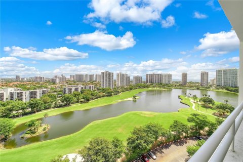 Condo in Aventura, Florida, 2 bedrooms  № 1347736 - photo 2