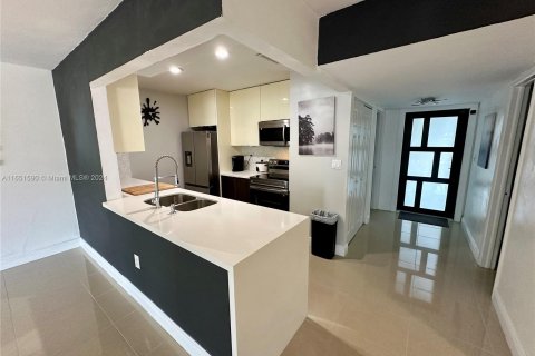 Adosado en alquiler en Miami, Florida, 2 dormitorios, 135.92 m2 № 1347738 - foto 7