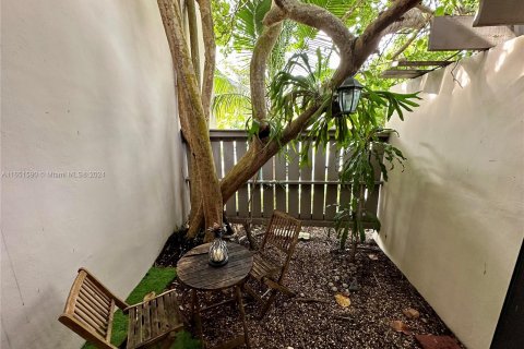 Townhouse in Miami, Florida 2 bedrooms, 135.92 sq.m. № 1347738 - photo 17