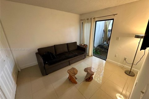 Townhouse in Miami, Florida 2 bedrooms, 135.92 sq.m. № 1347738 - photo 15