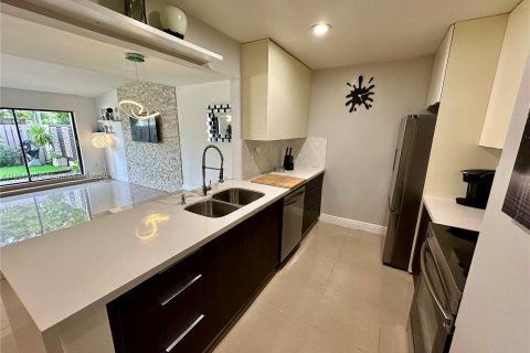 Touwnhouse à louer à Miami, Floride: 2 chambres, 135.92 m2 № 1347738 - photo 8