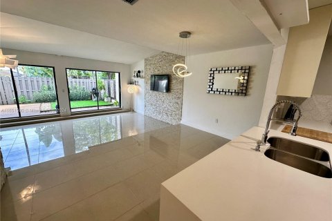 Adosado en alquiler en Miami, Florida, 2 dormitorios, 135.92 m2 № 1347738 - foto 12