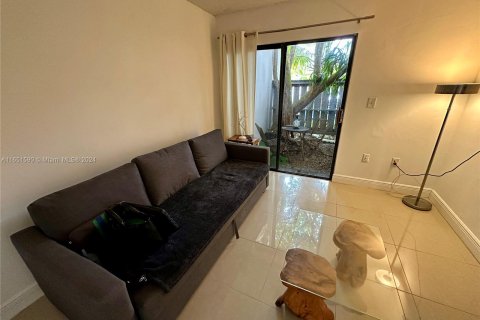 Townhouse in Miami, Florida 2 bedrooms, 135.92 sq.m. № 1347738 - photo 16