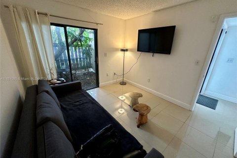 Townhouse in Miami, Florida 2 bedrooms, 135.92 sq.m. № 1347738 - photo 14