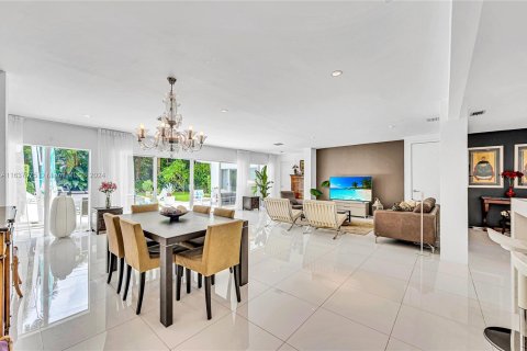 Villa ou maison à vendre à Coral Gables, Floride: 4 chambres, 263.29 m2 № 1333249 - photo 12