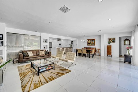 Villa ou maison à vendre à Coral Gables, Floride: 4 chambres, 263.29 m2 № 1333249 - photo 15