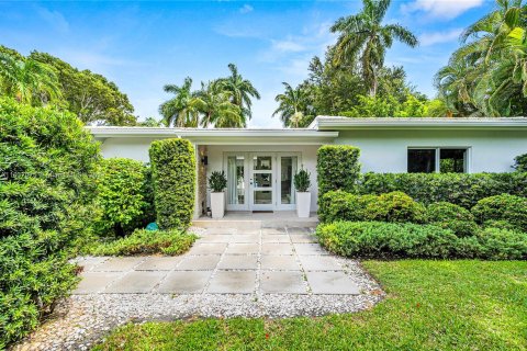 House in Coral Gables, Florida 4 bedrooms, 263.29 sq.m. № 1333249 - photo 3